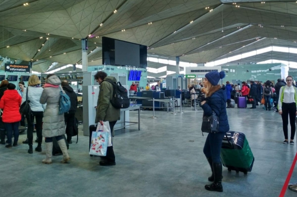 Аэропорт «Пулково» временно не принимает рейсы из-за непогоды