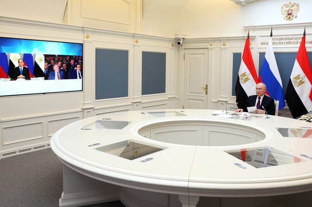 Президент РФ Владимир Путин совместно с президентом Египта Абдельфаттахом Сиси в режиме видеоконференции принимает участие в торжественной церемонии по случаю начала заливки бетона в основание энергоблока № 4 египетской АЭС «Эль-Дабаа».