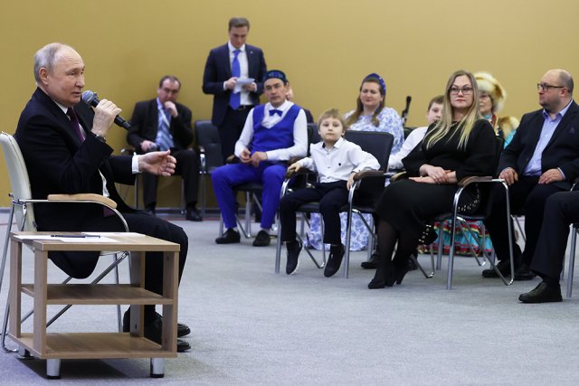 Владимир Путин посетил Всероссийский семейный форум «Родные-любимые»