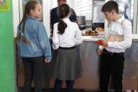 В Оренбурге ученики школы №63 пожаловались на питание