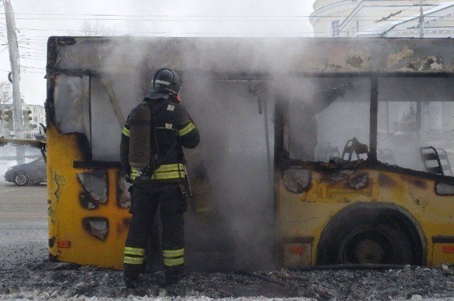 Автобус загорелся на улице Максима Горького 24 января.