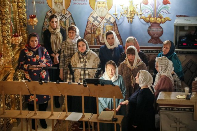 картинка освящение воды на крещение. во сколько проходит служба в церкви 19 января. праздничное богослужение крещение. во сколько 19 января служба в церкви. службы в храмах 18, 19 января 2023.