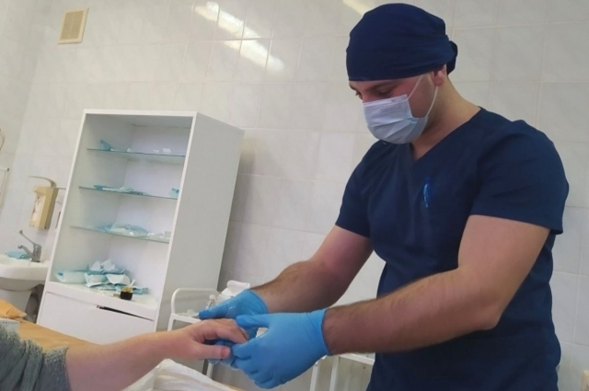Хирурги из Ростова спасли пациентке палец, который почти откусила собака