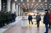 Перед прибытием поезда губернатор Пензенской области Олег Мельниченко объяснил порядок действий курсантам.