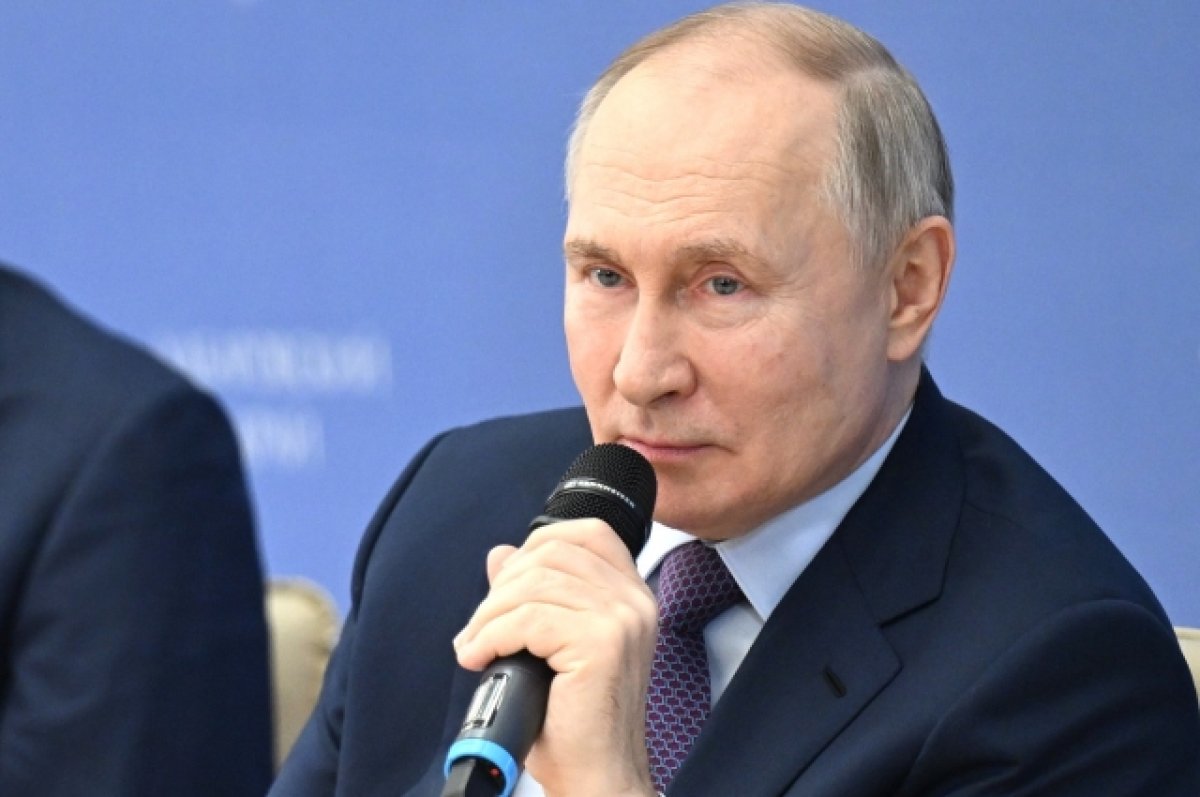 Путин заявил о важности наращивания экономических возможностей Петербурга