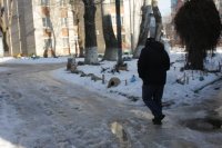 В Новотроицке мужчина попал в больницу, поскользнувшись на улице