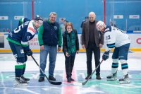 На сургутском льду встретились игроки хоккейных клубов «Югра» и «Норильск».