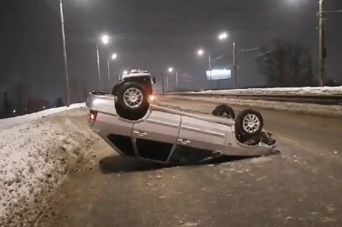 Женщина пострадала в ДТП с перевернувшейся легковушкой в Нижнем Новгороде |  АиФ Нижний Новгород