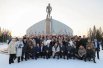 По традиции, перед турниром гости и участники идут к памятнику Ивана Ярыгина, который установлен возле Дворца спорта. 