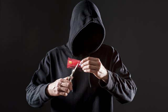 За прошедшие выходные полиция Югры установила 31 факт мошенничества и краж с банковских карт. 