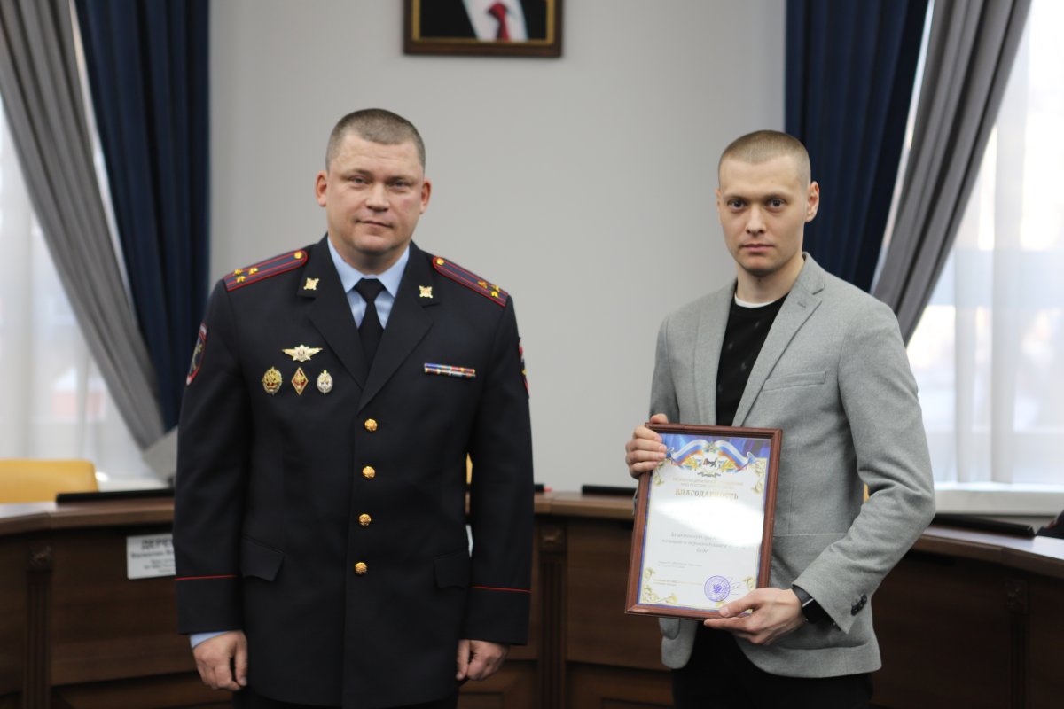 Шёл на свидание, а спас бабушку. Парень уберег пенсионерку от мошенников |  АиФ Иркутск