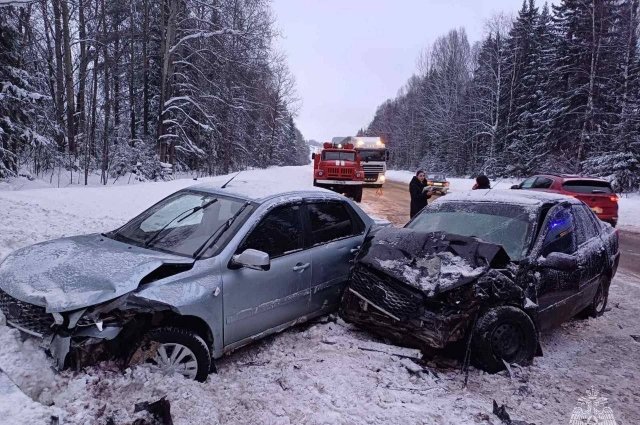 На трассе Ижевск - Воткинск 30 января столкнулись три машины.