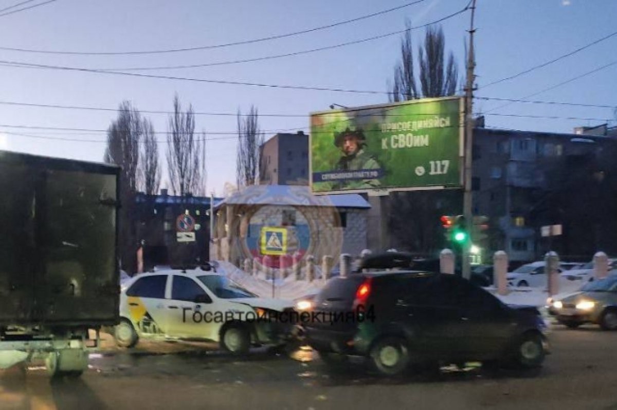 В Саратове девушка-водитель пострадала в ДТП с такси | АиФ Саратов