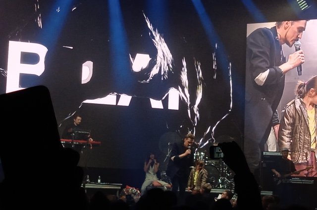 Несовершенные летние девочки. Школьница избивает девочку. В алтайском крае пропала девушка. Девочки школьницы 14 лет. Девушка на батуте фото.