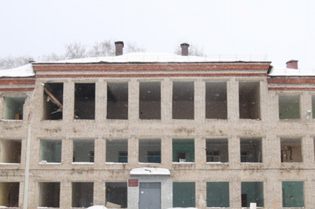 Ученики школы сейчас занимаются в школах № 20 и № 59.