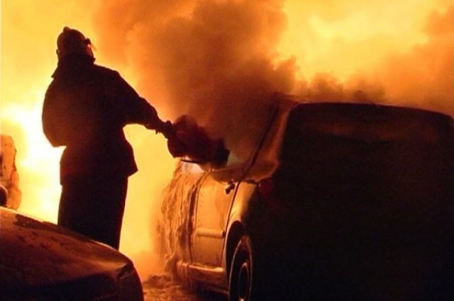В Татарстане в горящем автомобиле на трассе погиб водитель. 