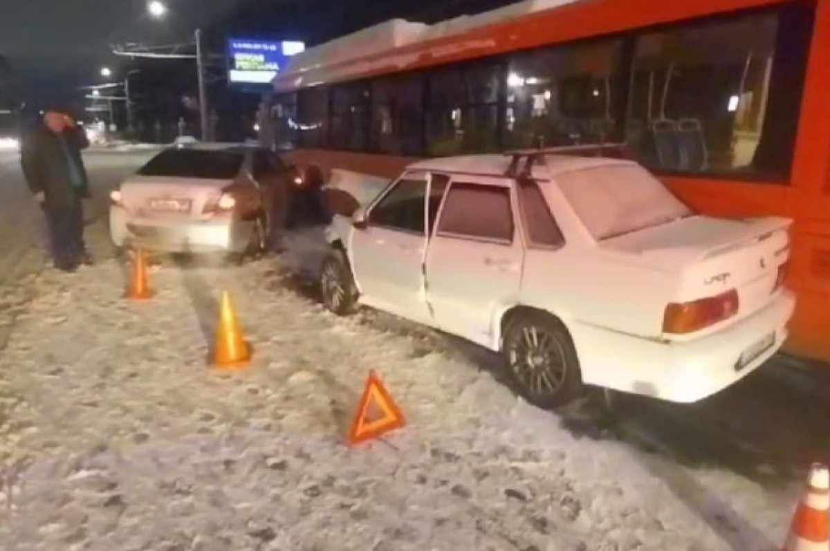 Автобус и две легковушки столкнулись в Нижнем Новгороде | АиФ Нижний  Новгород