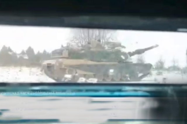Вероятно, американский танк Abrams М1А1 в Авдеевке, Донецкая народная республика.