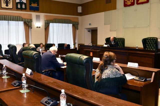 Заседание постоянного комитета областного парламента по бюджету и налогам