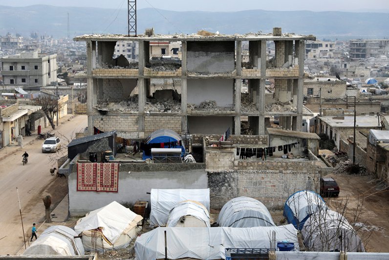 Год после землетрясения в городе Джандарис, Сирия.
