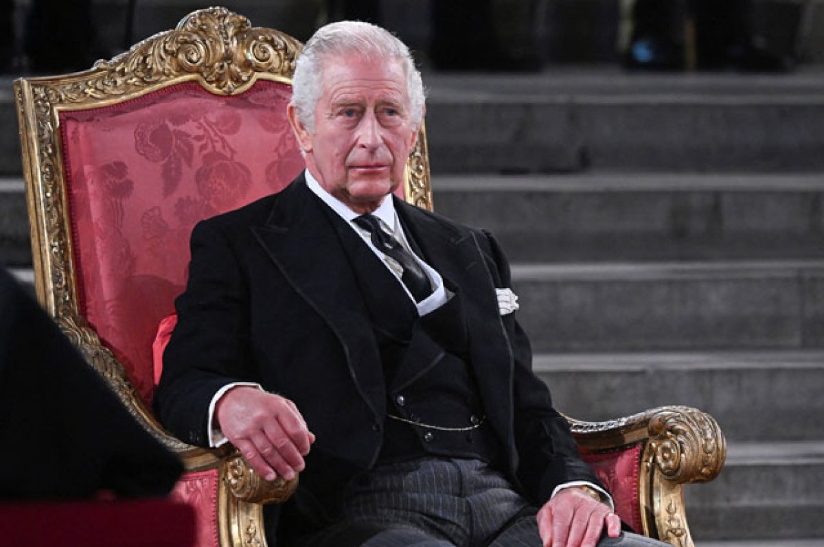 Король Британии Карл III впервые появился на публике после сообщения о раке