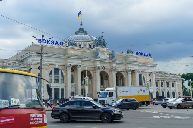 Главный железнодорожный вокзал Одессы. 