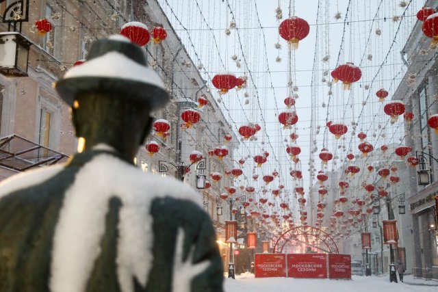 Украшение Камергерского переулка к празднованию китайского Нового года.