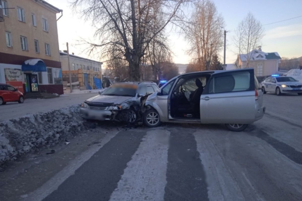 Водитель потерял сознание за рулём, врезался в машину и умер в Бурятии |  АиФ Бурятия