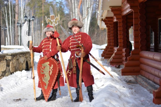 Валерий Кучин с соратниками реконструирует стрелецкую военно-историческую культуру.