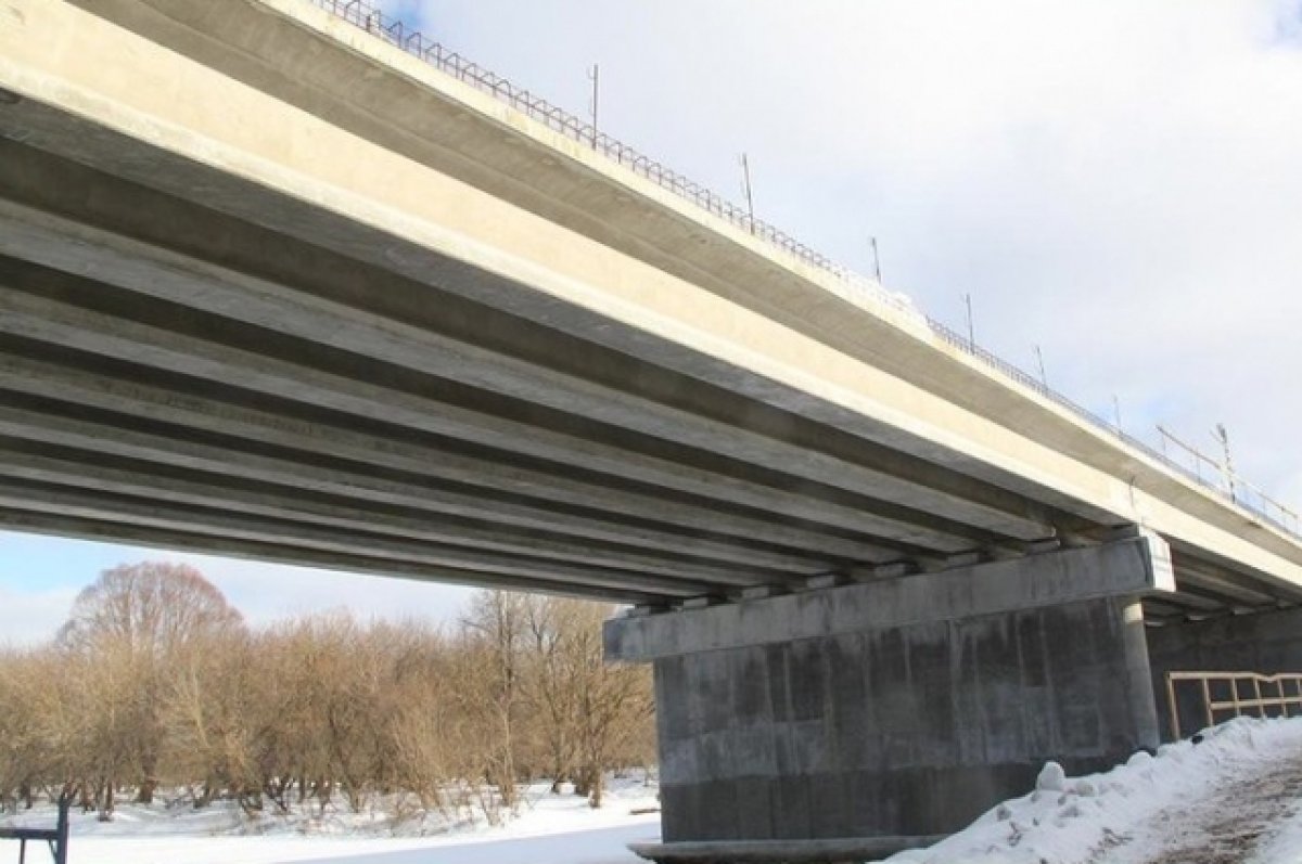 В брянском городе Фокино подрядчик продолжил строить мост через реку Болву