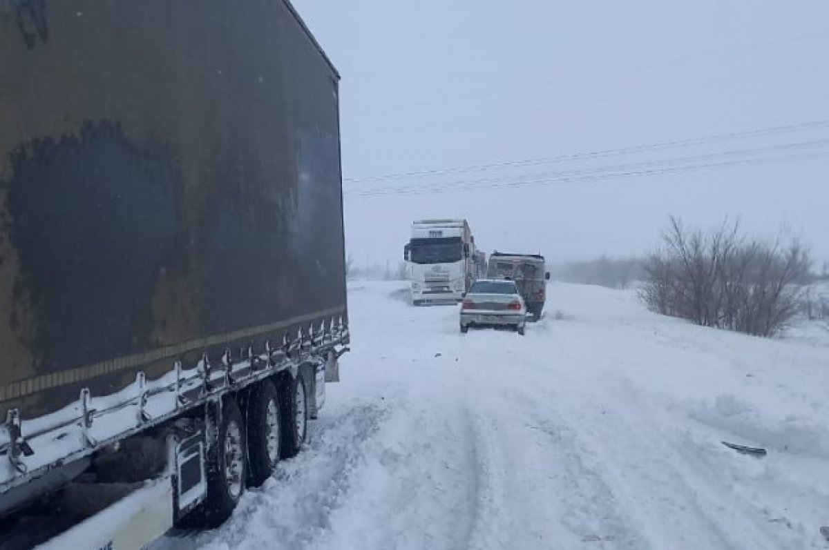 Въезд в Волгоград заблокирован из-за снегопада и фур | АиФ Волгоград