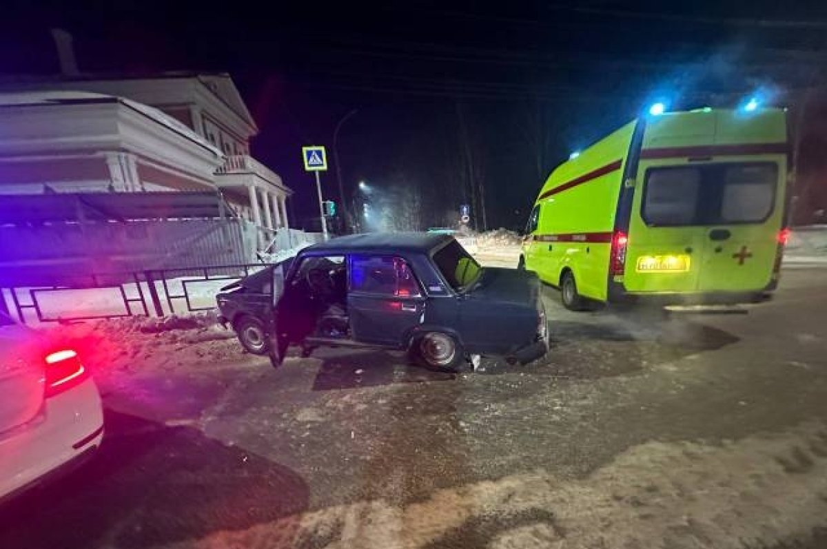 Пьяный водитель в центре Вологды вылетел на дорожные ограждения | АиФ  Вологда