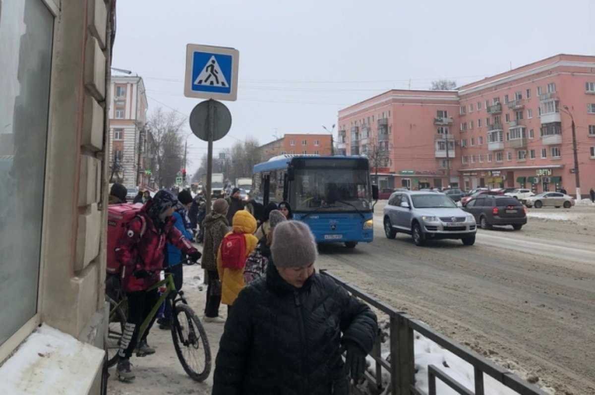 В Твери пассажиры эвакуировались из задымлённого салона автобуса | АиФ Тверь