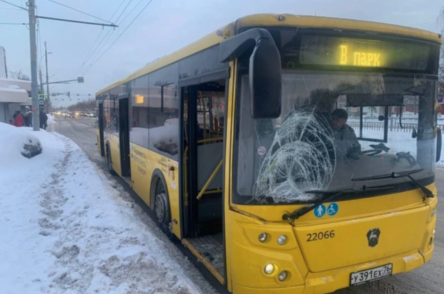 Одно из последних ДТП с участием автобуса случилось на Ленинградском проспекте.