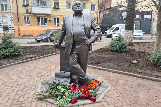 Скульптура установлена на улице Пушкинской.