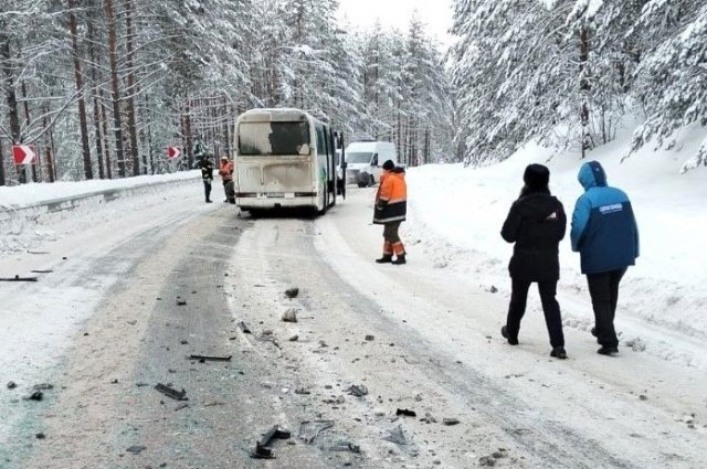 Зимняя дорога всегда требует большей осторожности вождения и меньшей скорости движения.
