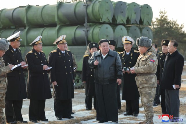 Пуск ракеты «земля-море» в Северной Корее