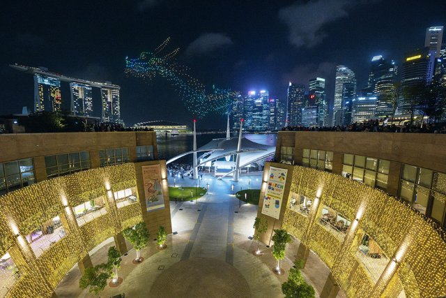 Шоу дронов «Легенда о Драконьих вратах» в Сингапуре