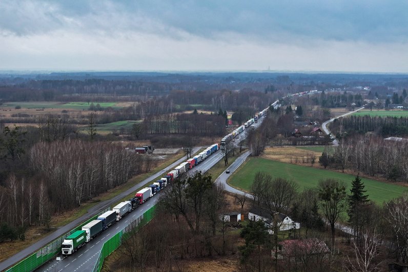 Перекрыты магистрали с грузовиками из Украины.
