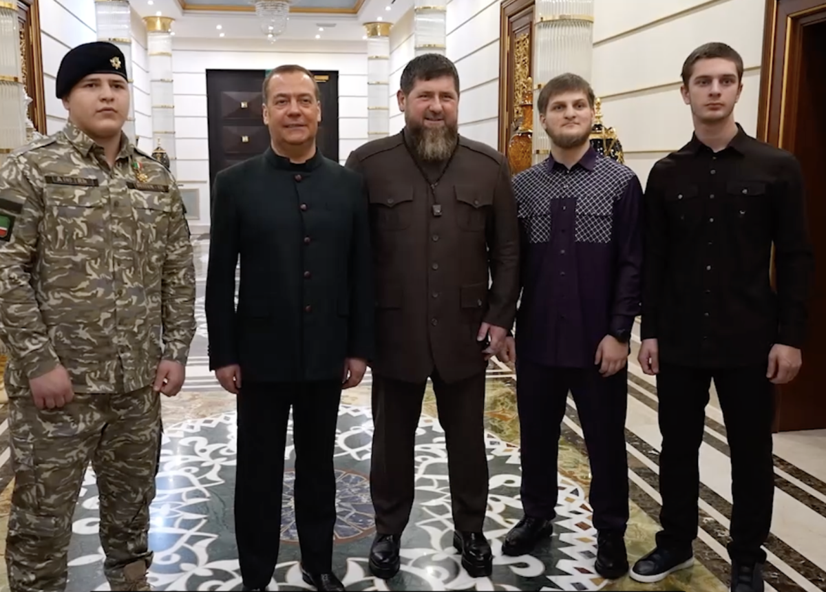 Сын Кадырова Адам выбрал звезду Героя ЧР для встречи с Медведевым