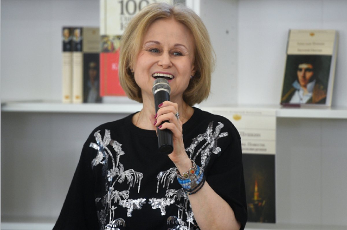 Дарья Донцова призналась, что уже 25 лет пишет по книге в месяц