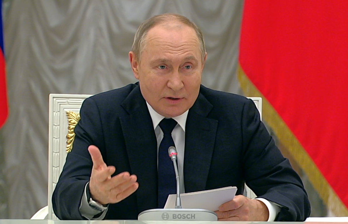 Путин заявил, что спорт должен быть вне политики