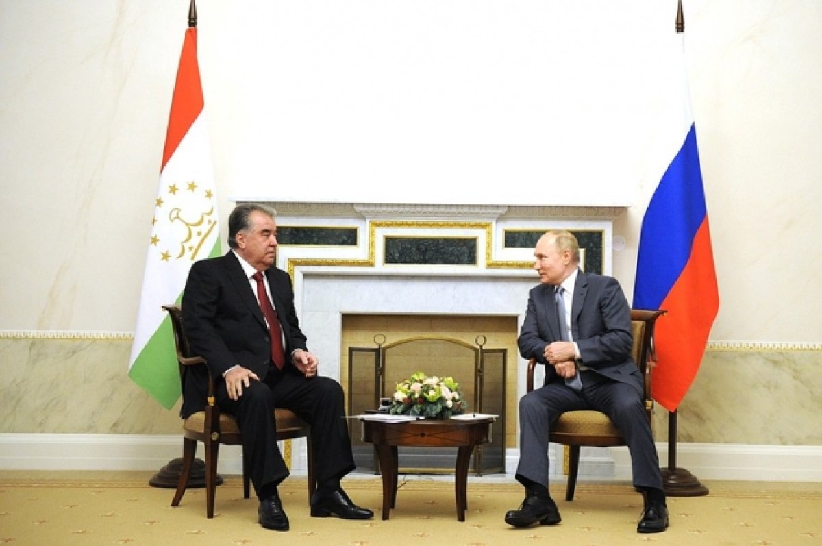 Путин заявил, что отношения РФ и Таджикистана успешно развиваются