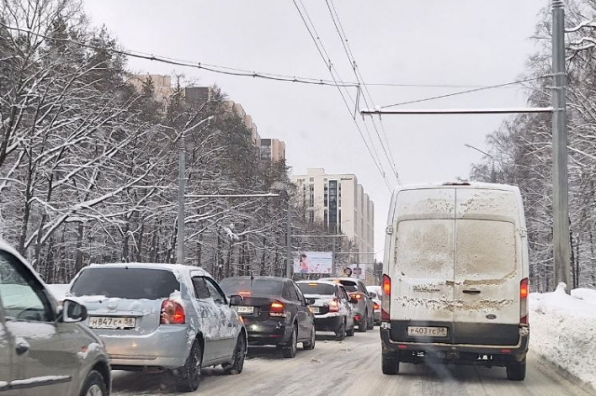 Воронеж сковали четырехкилометровые пробки в последний рабочий день | АиФ  Воронеж