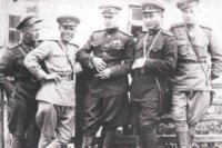 Комполка Борсоев с офицерами ( второй справа). 