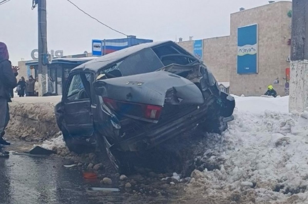 На видео попал момент ДТП с грузовиком у ТЦ «РИО» в Твери | АиФ Тверь