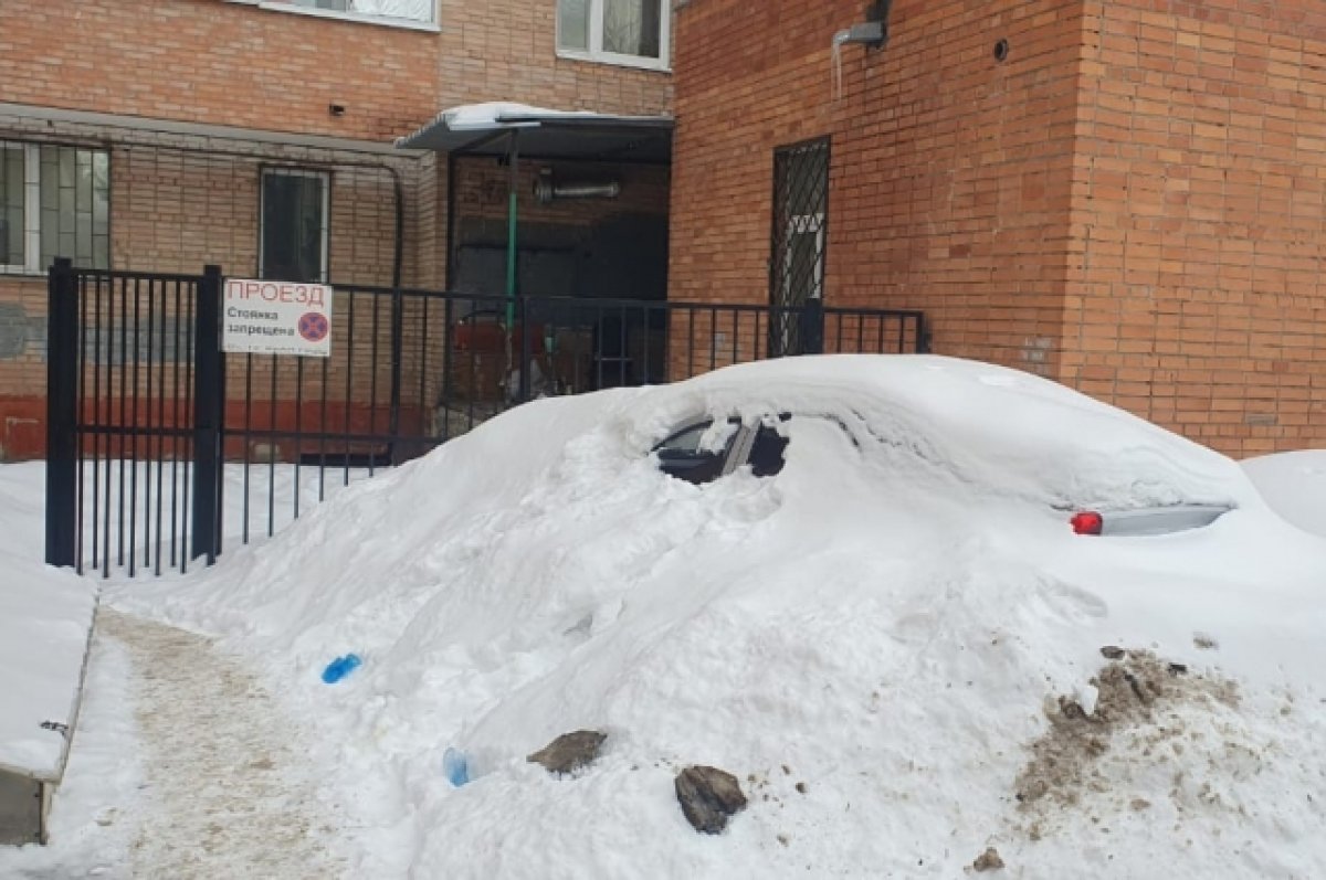 В Рязани рядом с детской поликлиникой уже год стоит машина без номеров |  АиФ Рязань