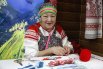 На стенде Архангельской области гости выставки "Россия" могли стать участниками мастер-класса по изготовлению тряпичных кукол.