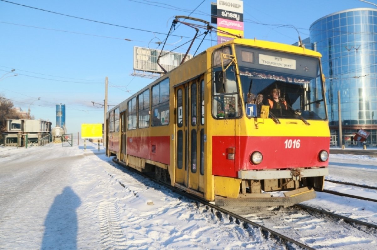 Переполненные трамваи возмутили жителя Барнаула