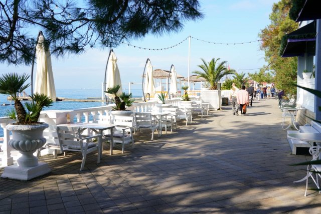 с проживанием в сочи для женщин